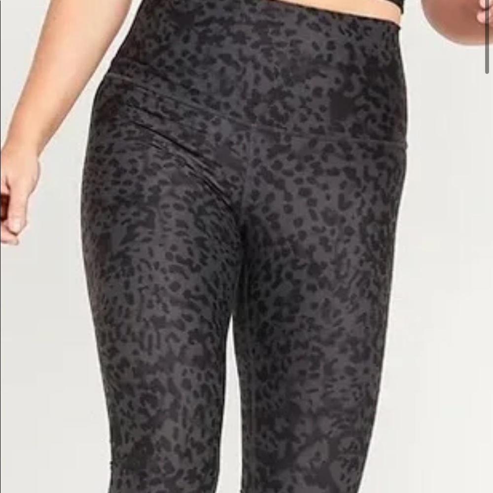 Old Navy Active Cheeath Leggings